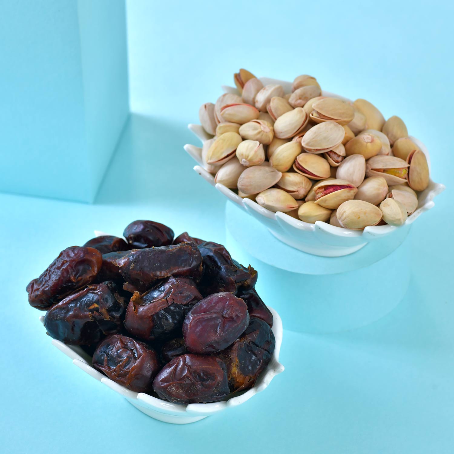 Elegant Personalized "Eid Mubarak" Hamper With Sweets & Nuts
